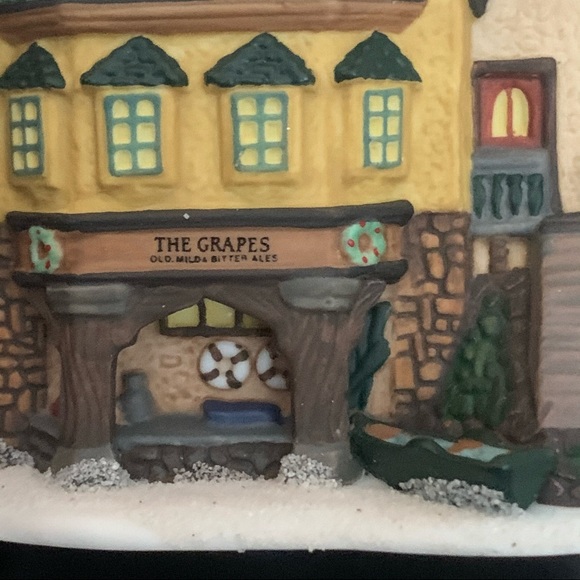 Department 56 Dickens Heritage The Grapes Inn 1996 Collector’s Edition Ornament - Picture 2 of 16